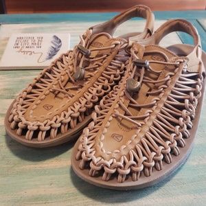🤯 Keen Uneek Sandels